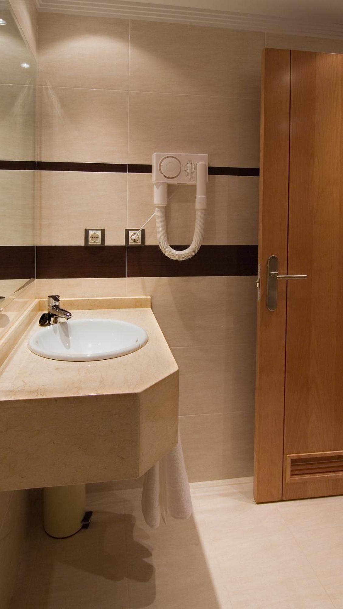 Hotel Castro Real Oviede Extérieur photo